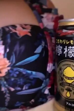 SUKE-083 [Extra-large soft boobs] Pakopako SP with a soft busty beauty on the way home from a trip by borrowing a mobile battery! !! If you take it off at the night pool, Bonkyubon is amazing w I can't wait to get to the hotel, and my chest is amazin