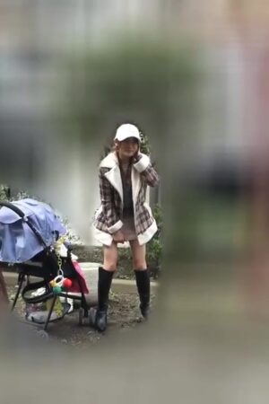 DANDY-695 Compensated dating gal wife who enters a love hotel while pushing a stroller is a terrific tech who makes a handjob while fucking at the woman on top posture ★ Fucking bitch Hina 21 years old