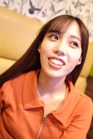 EROFV-129 Amateur female college student [Limited] Momo-chan, 20 years old, has a secret date with a popular member of an underground idol group. After Flirting, I'm Going to a Luxury Hotel, and I'm Moaning, and I'm Having SEX